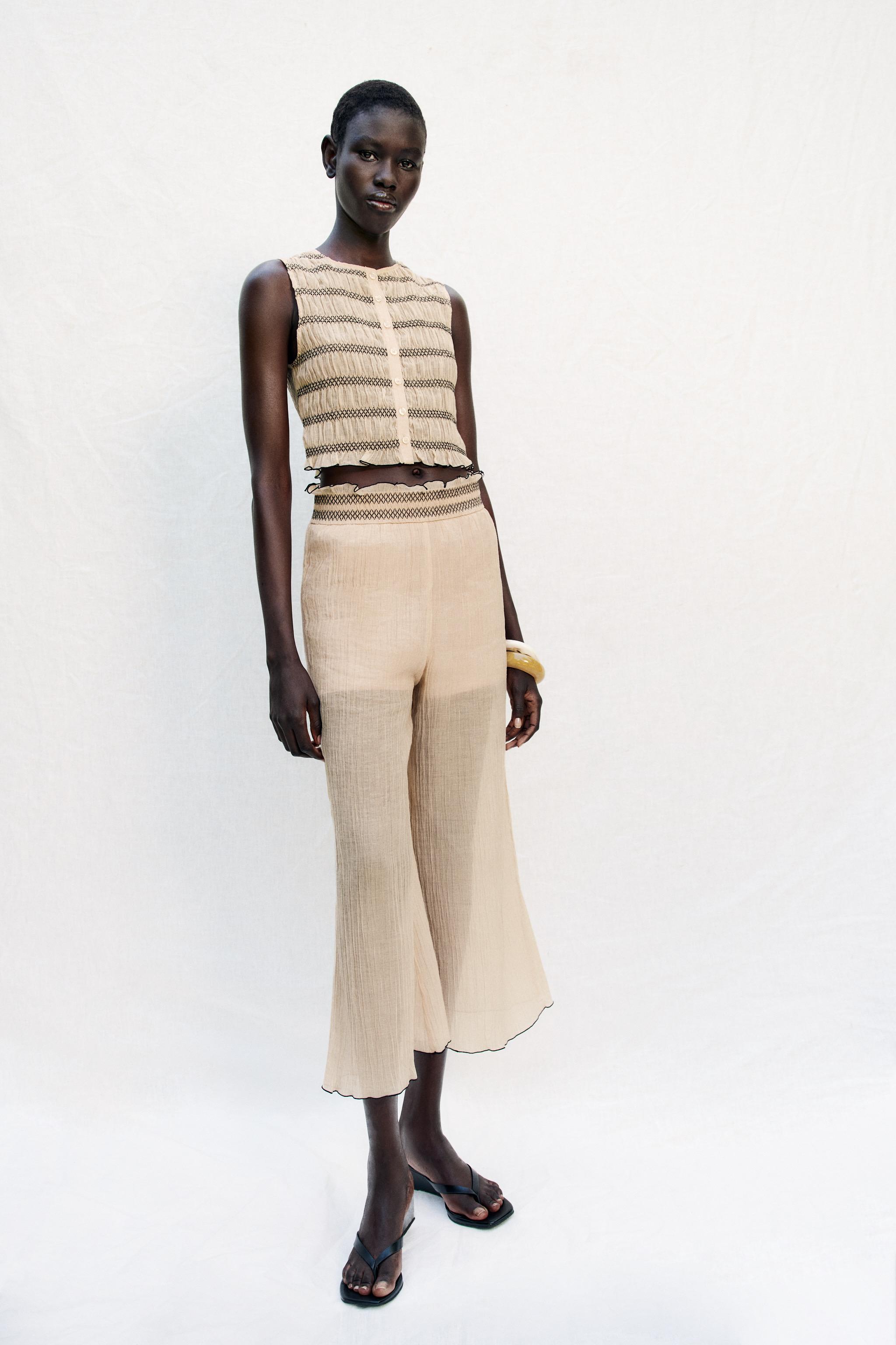 CONTRAST SEAM VEST TOP